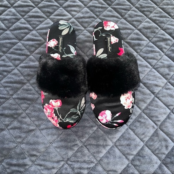 Victoria's Secret Slippers Size 5 6 Satin Floral Black Pink Furr Shoes - Picture 2 of 11